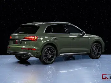 AUDI Q5 55 e Q S-Line Evolution 20  Pano Matrix Tow