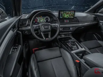 AUDI Q5 55 e Q S-Line Evolution 20  Pano Matrix Tow