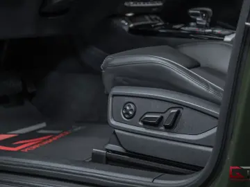 AUDI Q5 55 e Q S-Line Evolution 20  Pano Matrix Tow