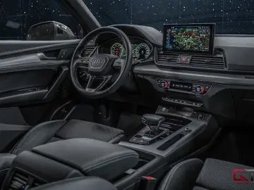 AUDI Q5 55 e Q S-Line Evolution 20  Pano Matrix Tow