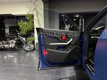 LAMBORGHINI Urus SE BLU GRIFO MATT AD-PERSONAM CARBON 3D B&O