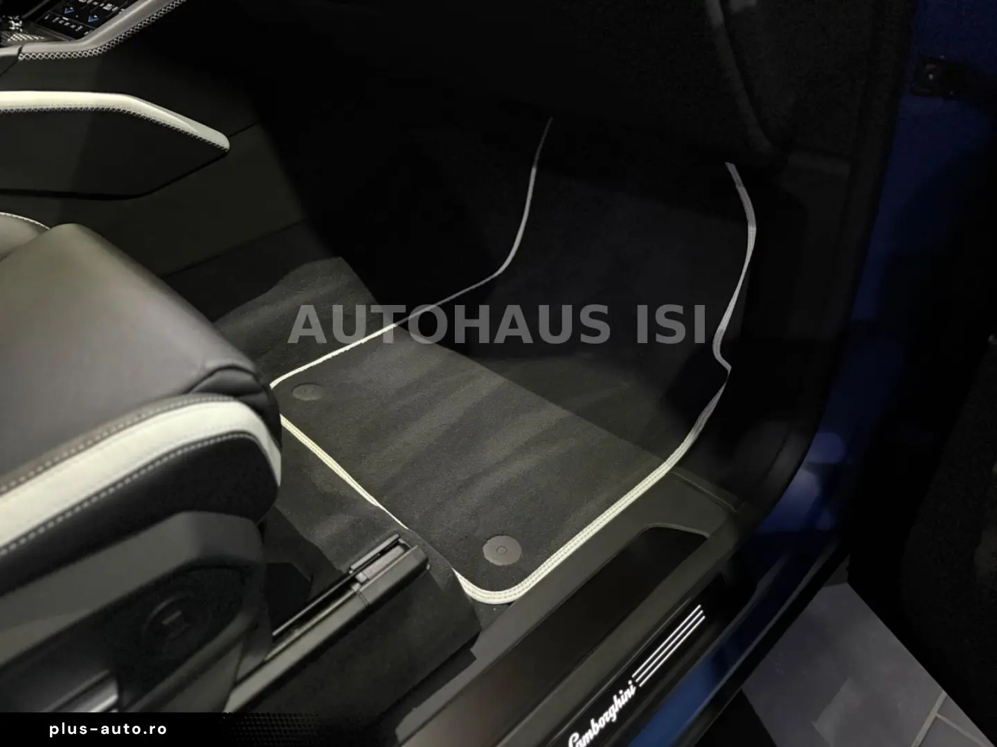 LAMBORGHINI Urus SE BLU GRIFO MATT AD-PERSONAM CARBON 3D B&O