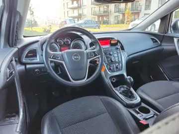 Opel Astra J 2012 Cosmo 1.4i