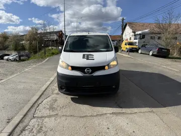 Nissan N V 200