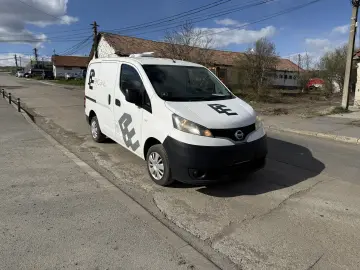 Nissan N V 200