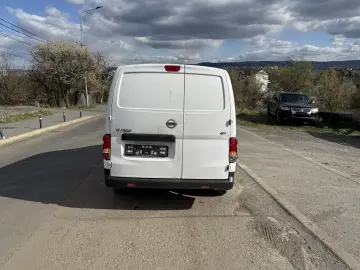 Nissan N V 200