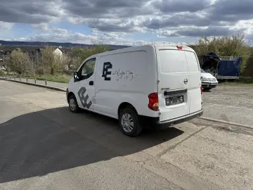 Nissan N V 200