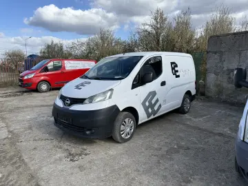 Nissan N V 200