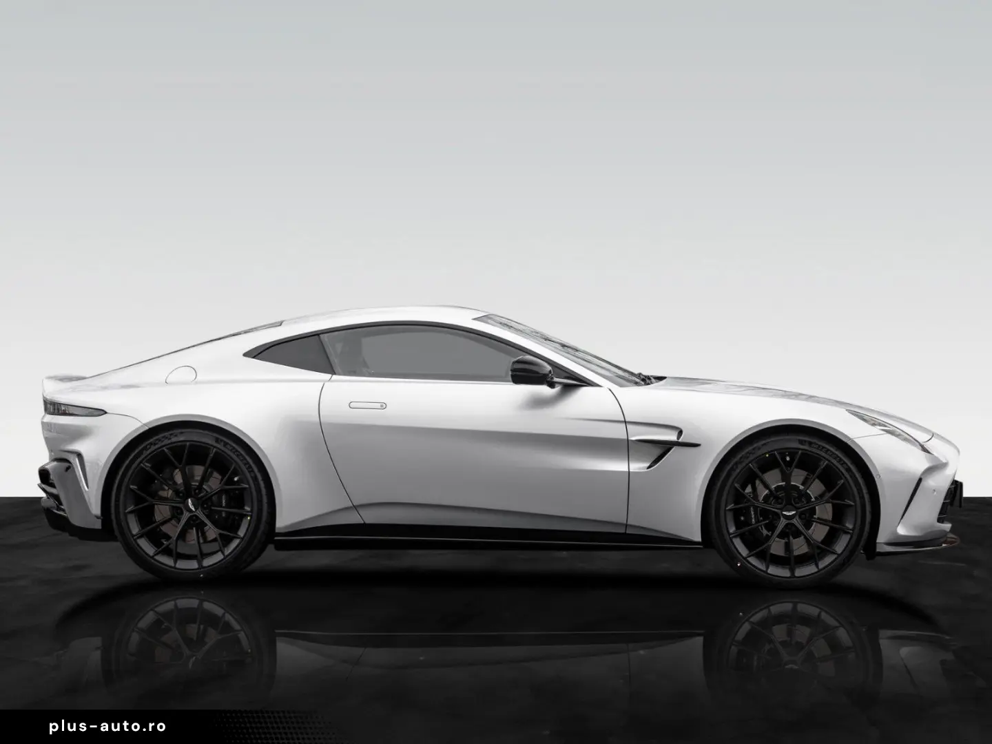 ASTON MARTIN V8 Vantage MY25   Launch Pack   Lighting Silver