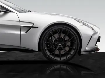 ASTON MARTIN V8 Vantage MY25   Launch Pack   Lighting Silver