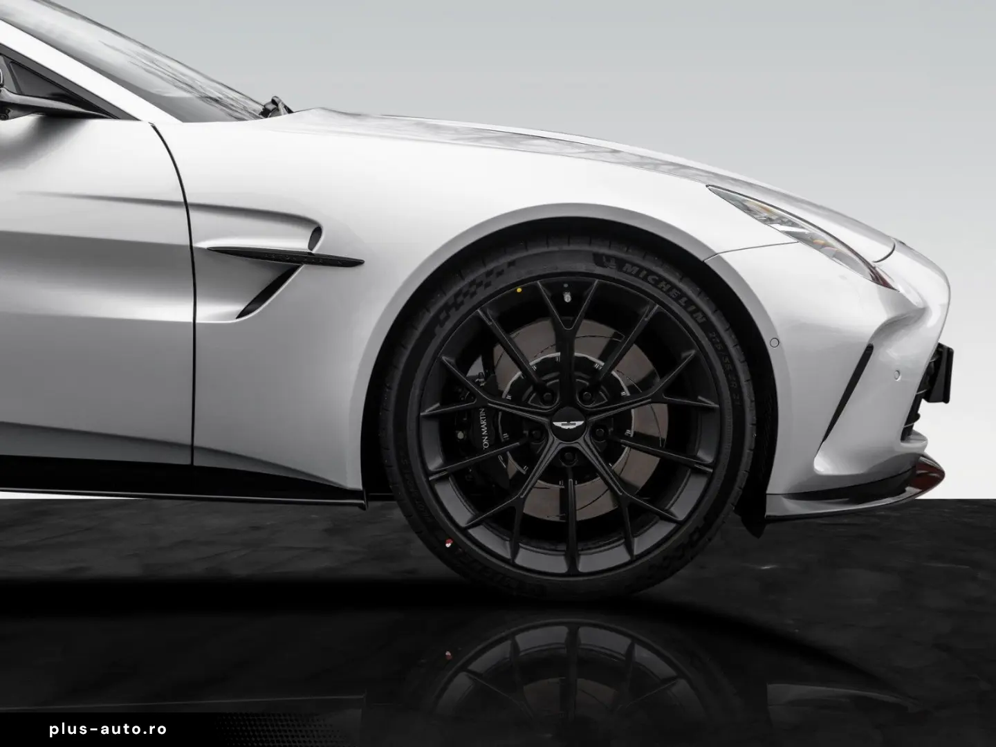 ASTON MARTIN V8 Vantage MY25   Launch Pack   Lighting Silver