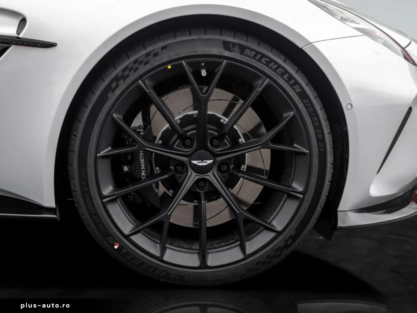 ASTON MARTIN V8 Vantage MY25   Launch Pack   Lighting Silver