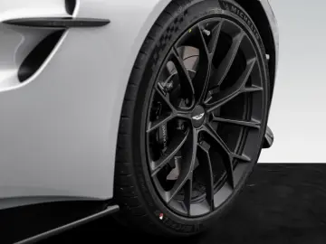 ASTON MARTIN V8 Vantage MY25   Launch Pack   Lighting Silver