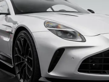 ASTON MARTIN V8 Vantage MY25   Launch Pack   Lighting Silver