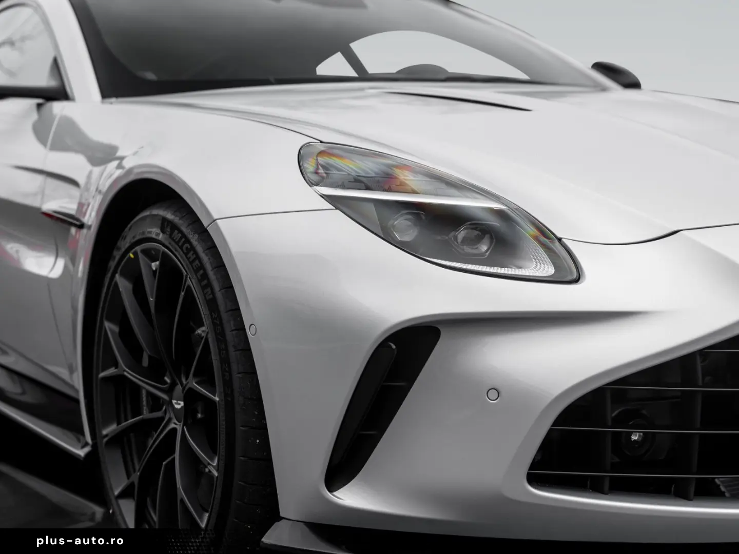 ASTON MARTIN V8 Vantage MY25   Launch Pack   Lighting Silver