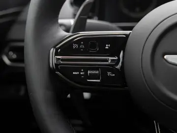 ASTON MARTIN V8 Vantage MY25   Launch Pack   Lighting Silver