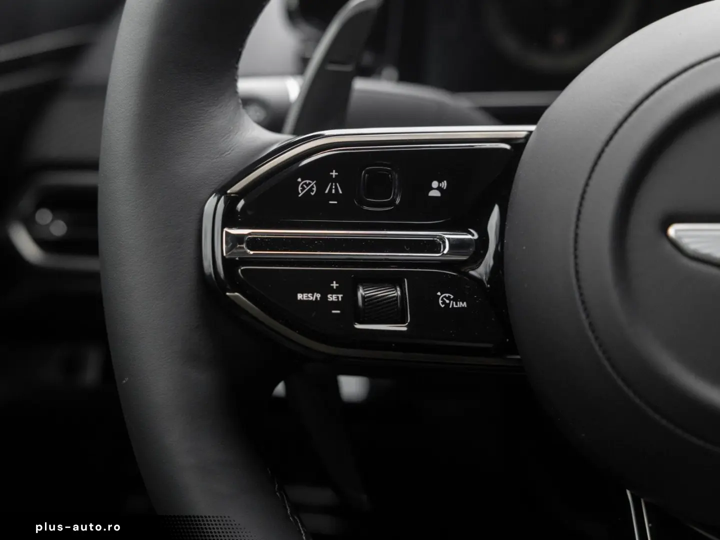 ASTON MARTIN V8 Vantage MY25   Launch Pack   Lighting Silver