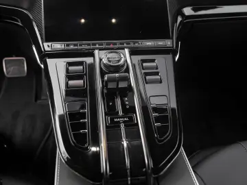 ASTON MARTIN V8 Vantage MY25   Launch Pack   Lighting Silver