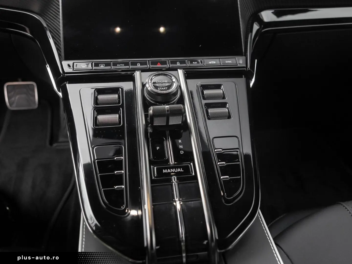 ASTON MARTIN V8 Vantage MY25   Launch Pack   Lighting Silver