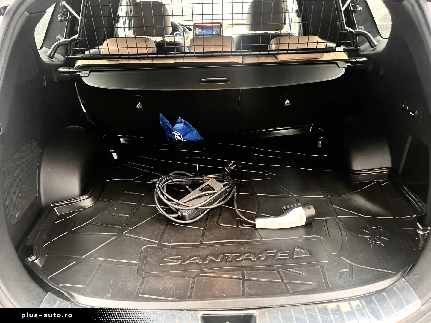 Hyundai Santa Fe 4WD Signature Hybrid Model