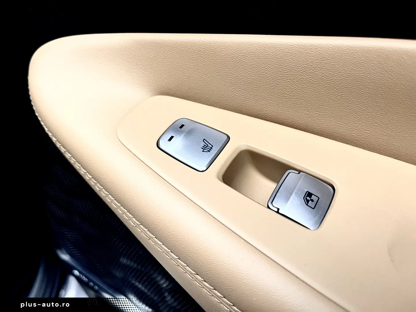 Hyundai Santa Fe 4WD Signature Hybrid Model