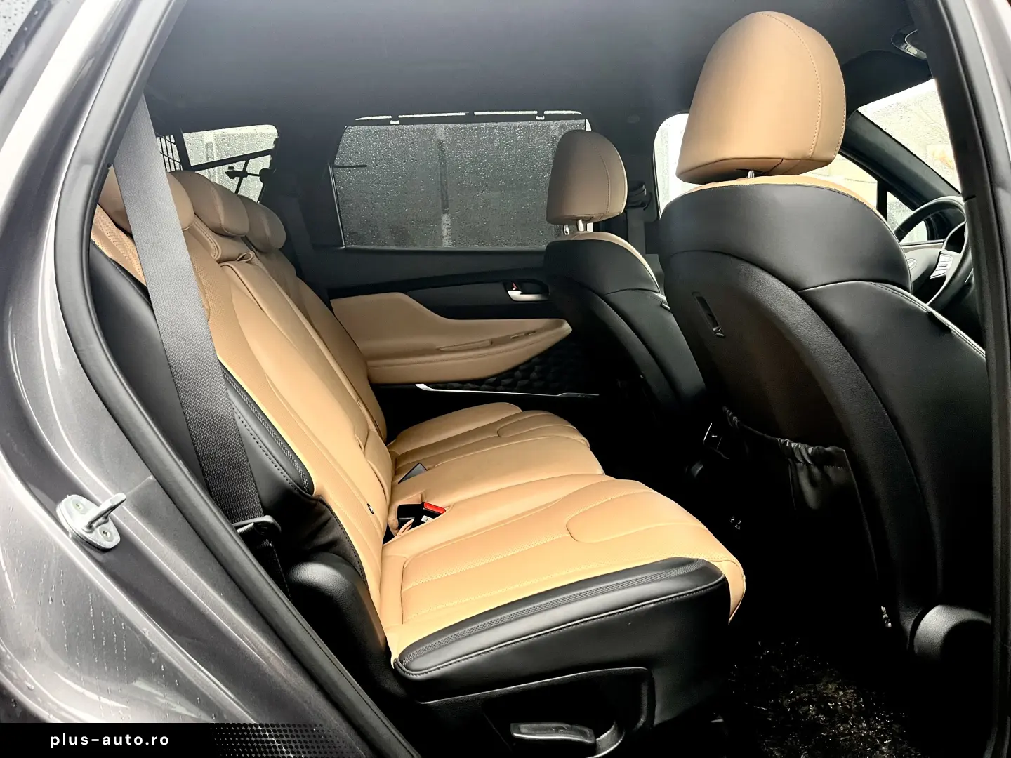 Hyundai Santa Fe 4WD Signature Hybrid Model