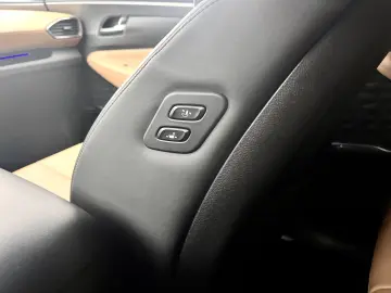 Hyundai Santa Fe 4WD Signature Hybrid Model