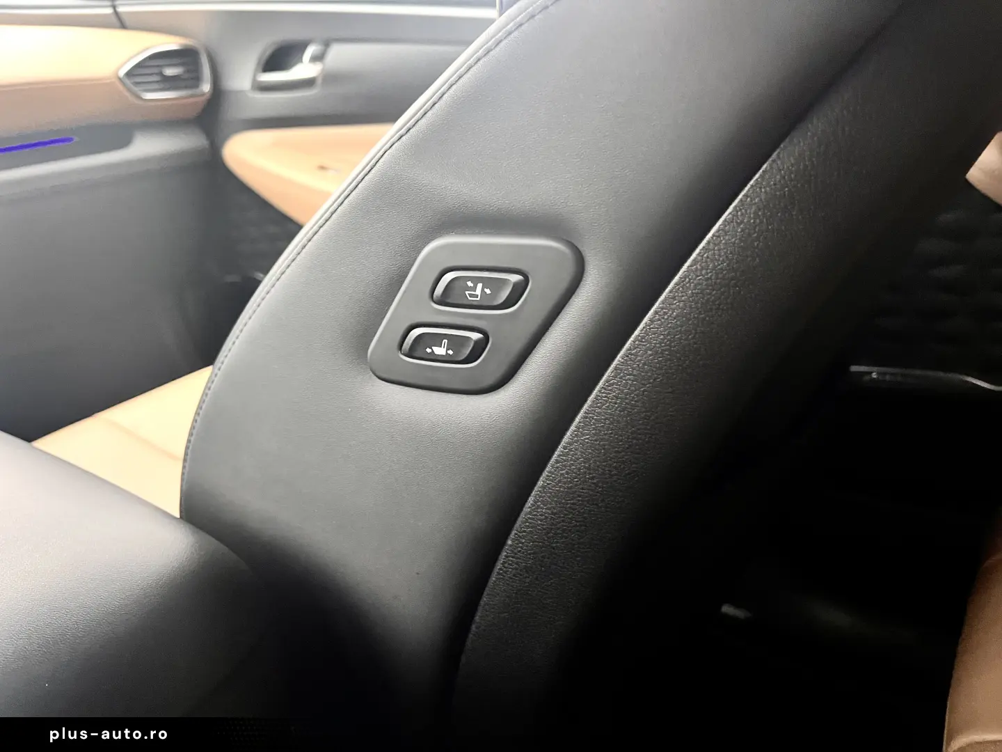 Hyundai Santa Fe 4WD Signature Hybrid Model