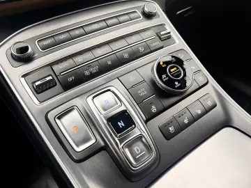 Hyundai Santa Fe 4WD Signature Hybrid Model