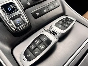 Hyundai Santa Fe 4WD Signature Hybrid Model