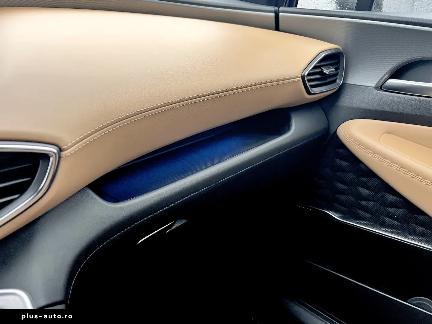 Hyundai Santa Fe 4WD Signature Hybrid Model