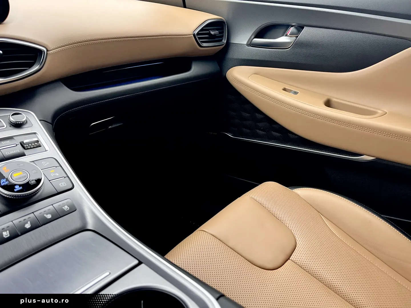 Hyundai Santa Fe 4WD Signature Hybrid Model