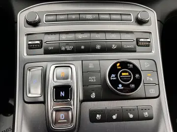 Hyundai Santa Fe 4WD Signature Hybrid Model