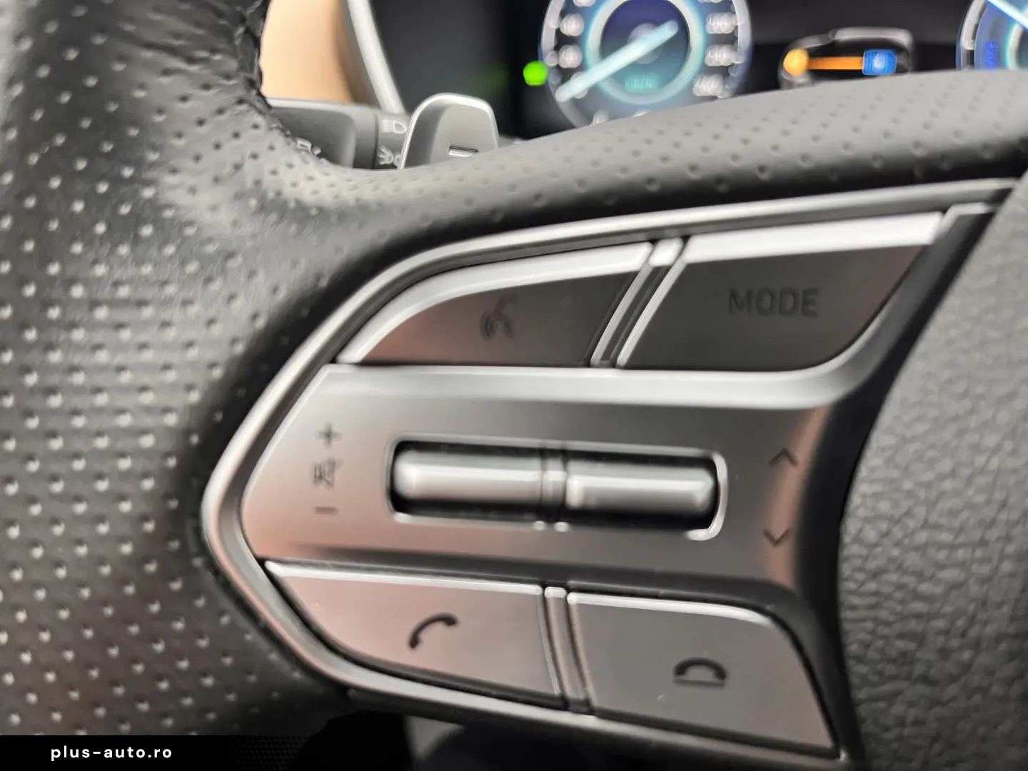 Hyundai Santa Fe 4WD Signature Hybrid Model