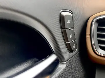 Hyundai Santa Fe 4WD Signature Hybrid Model