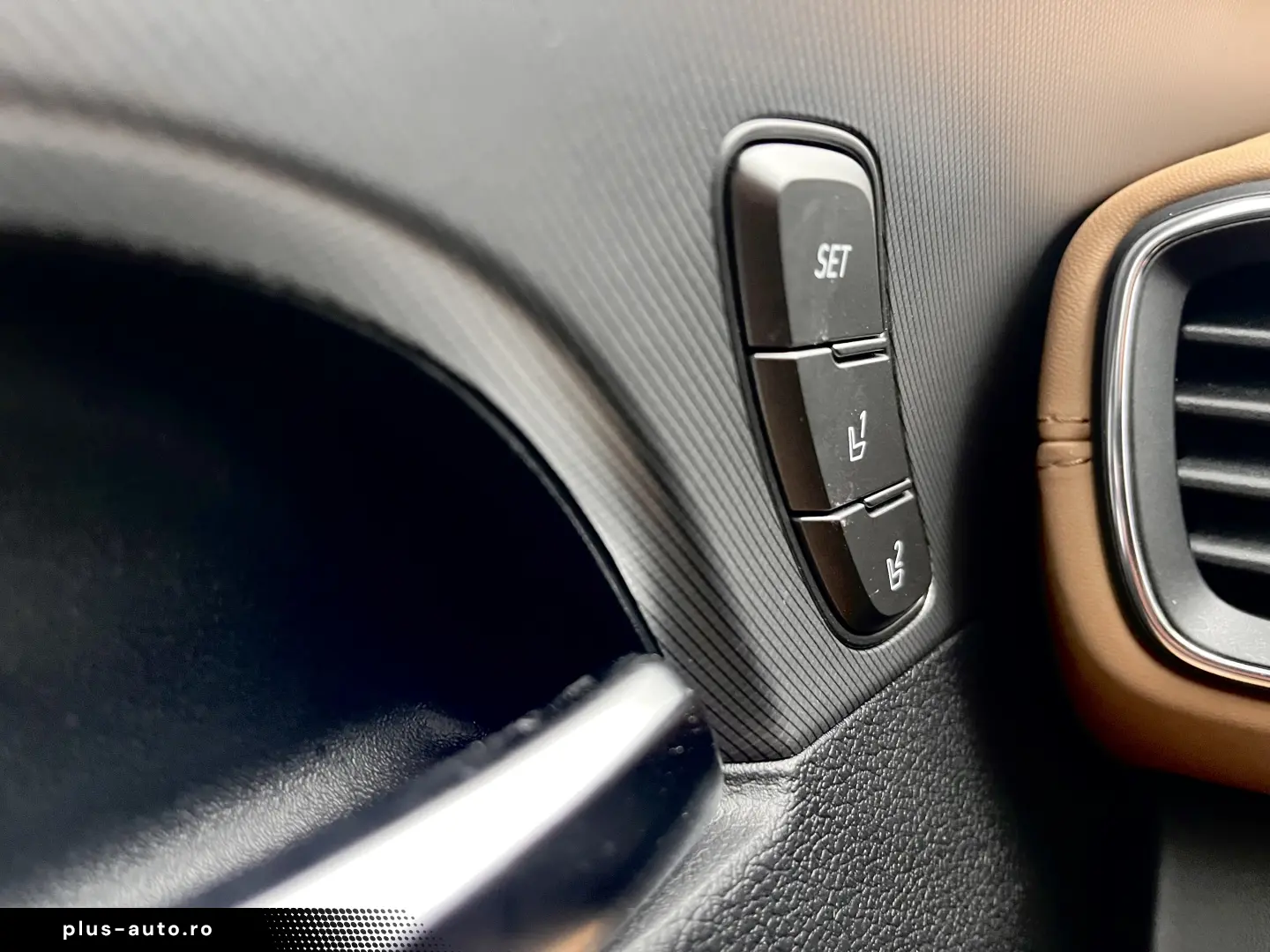 Hyundai Santa Fe 4WD Signature Hybrid Model