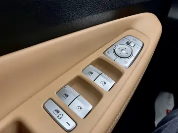 Hyundai Santa Fe 4WD Signature Hybrid Model