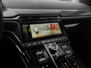 ASTON MARTIN V8 Vantage MY25   Launch Pack   Bowers&Wilkins