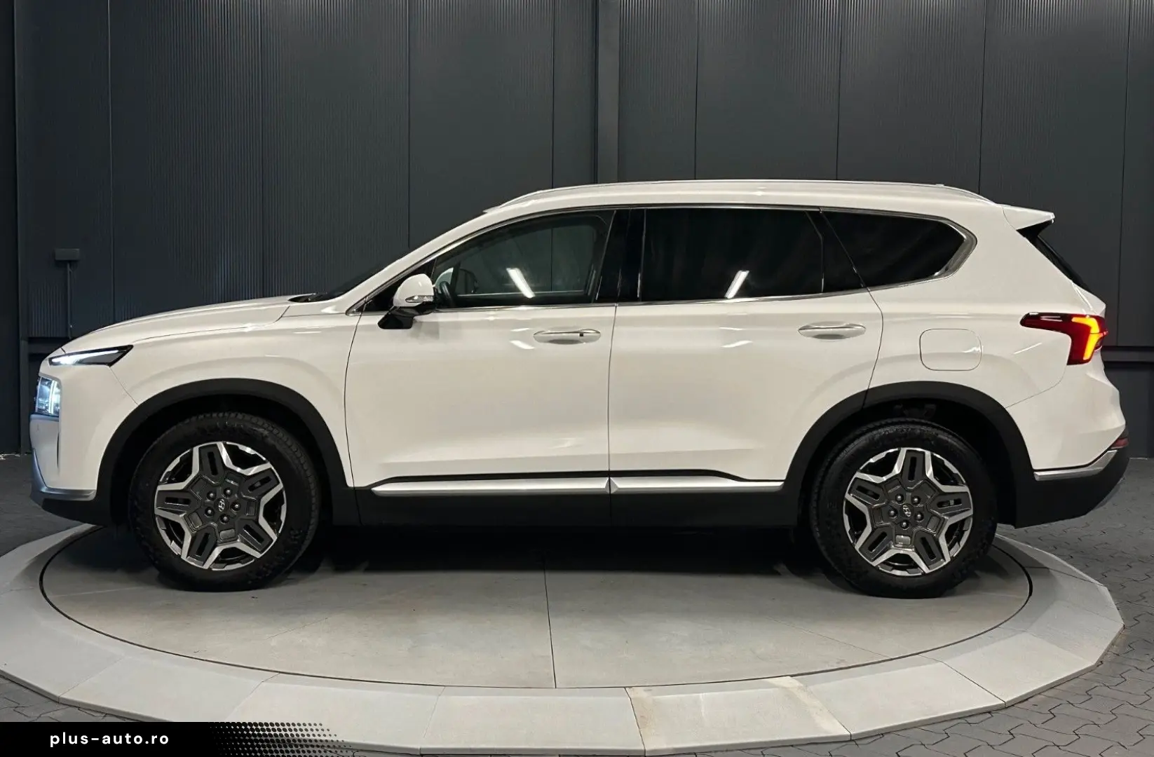 HYUNDAI Santa Fe Prime Hybrid  nur 16.000 km 19Zoll 360