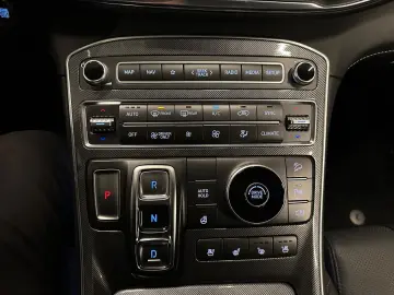 HYUNDAI Santa Fe Prime Hybrid  nur 16.000 km 19Zoll 360