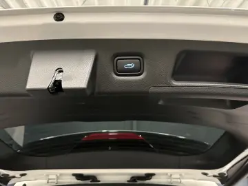 HYUNDAI Santa Fe Prime Hybrid  nur 16.000 km 19Zoll 360