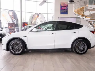 Tesla Model Y Long Range Dual Motor