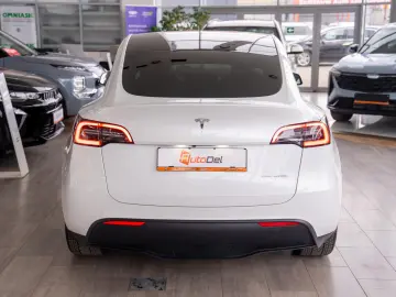 Tesla Model Y Long Range Dual Motor