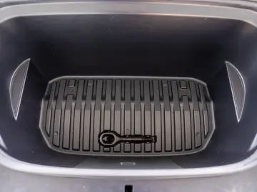 Tesla Model Y Long Range Dual Motor