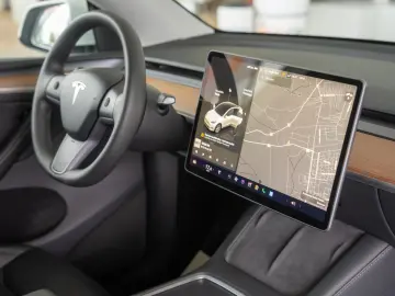 Tesla Model Y Long Range Dual Motor