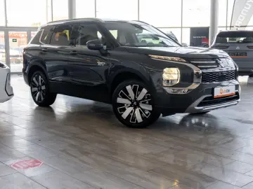 Mitsubishi Outlander PHEV 2.4L 4WD AT Instyle Ultimate