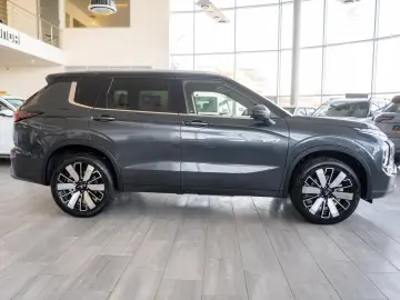Mitsubishi Outlander PHEV 2.4L 4WD AT Instyle Ultimate