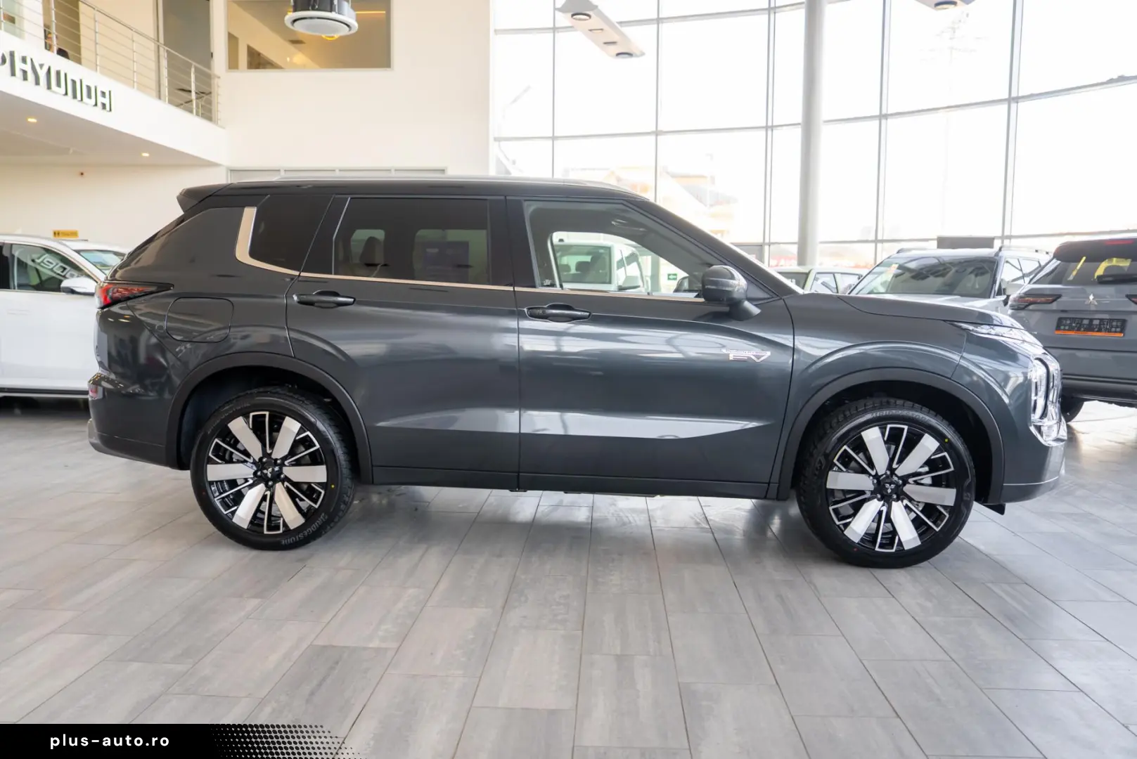 Mitsubishi Outlander PHEV 2.4L 4WD AT Instyle Ultimate