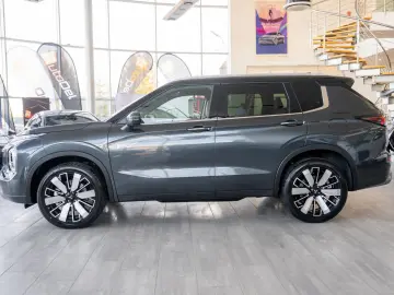 Mitsubishi Outlander PHEV 2.4L 4WD AT Instyle Ultimate