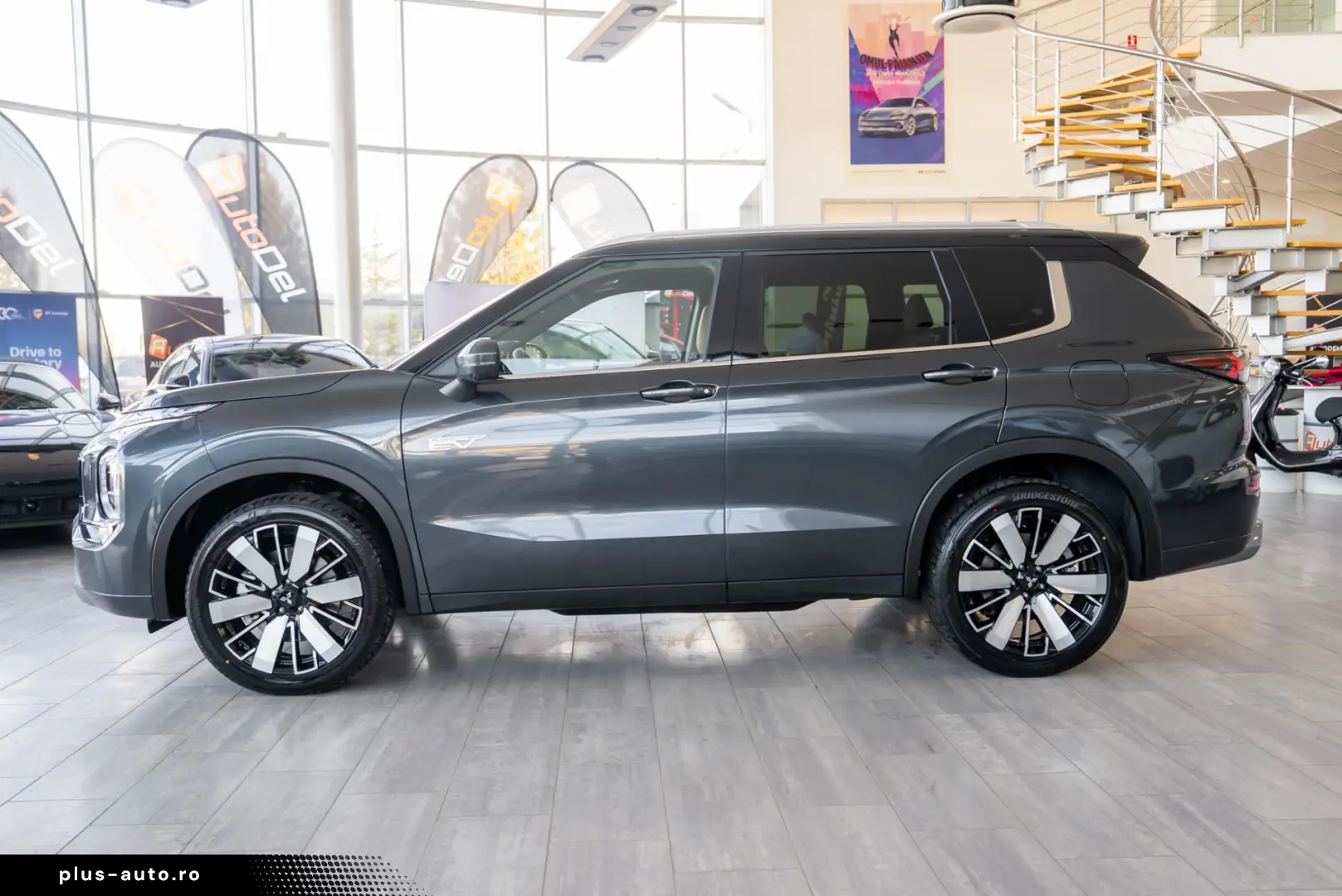 Mitsubishi Outlander PHEV 2.4L 4WD AT Instyle Ultimate